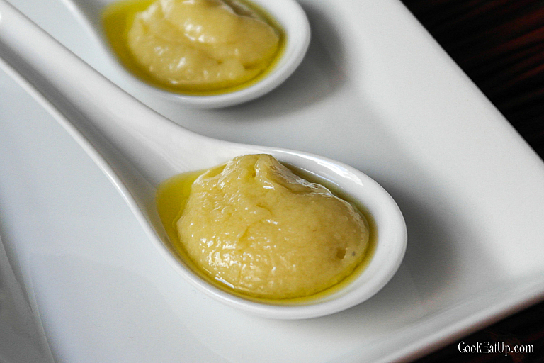 Homemade roasted garlic paste recipe